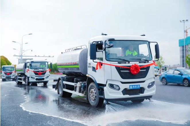 新时代中国城市美容师！金年金字招牌(jinnian)环境新能源环卫车可减排4.5万吨污染物